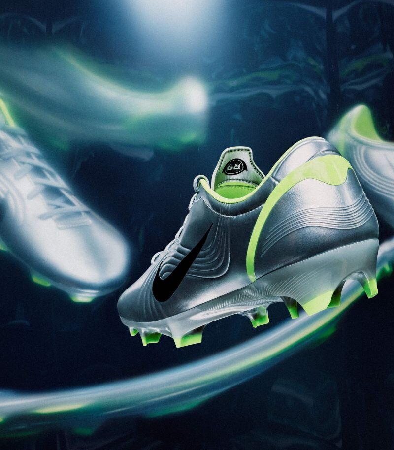 Nike Mercurial Vapor 1 RGN boots in silver with lime green details 